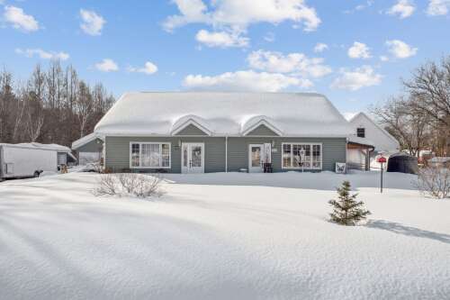 174 m2 - 122 à 124, Rue Albert-Ferland